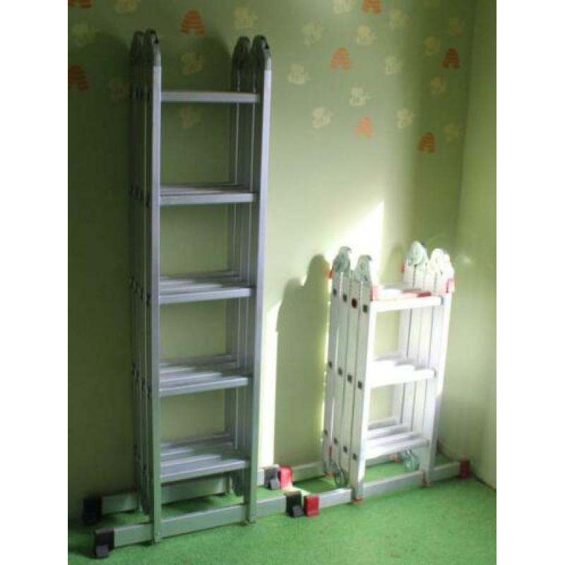Twee aluminium multi ladders 3,6 m en 6 m