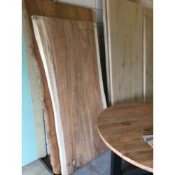 Vele nieuwe eiken, suar, teak, en mango eettafels! Veel keus