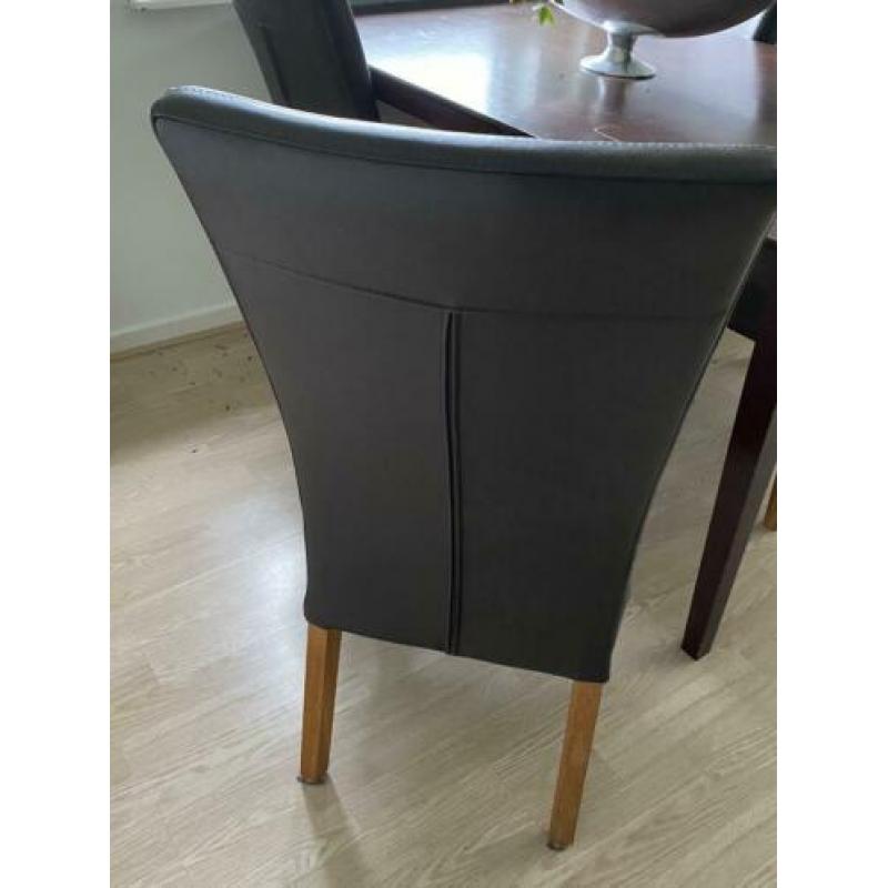 Nette Eethoek met 4 stoelen