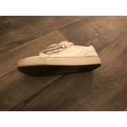 Witte sneakers