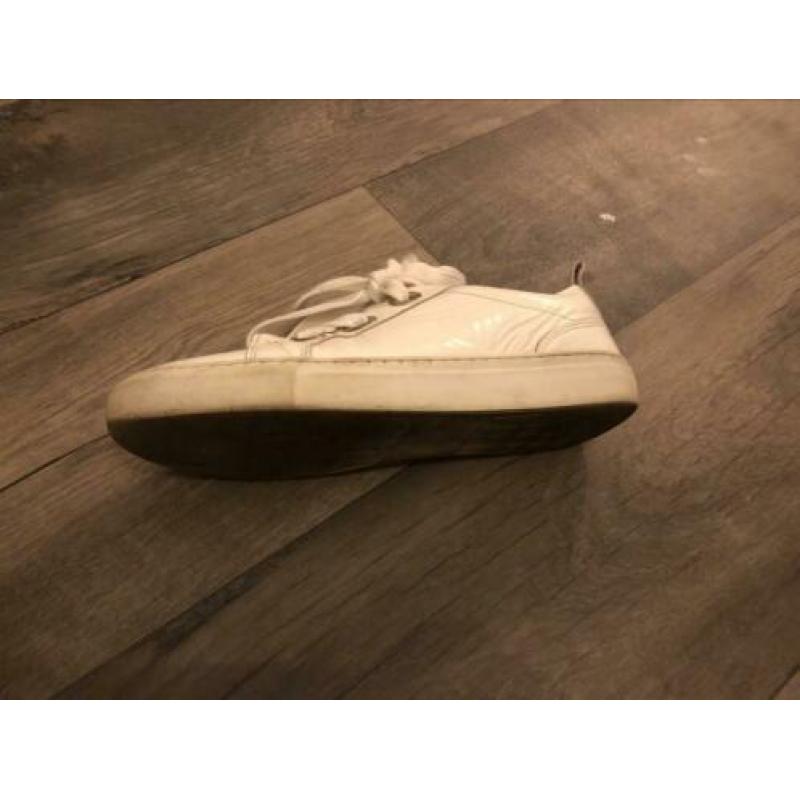 Witte sneakers