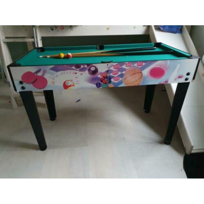 Voetbaltafel en pooltafel in 1