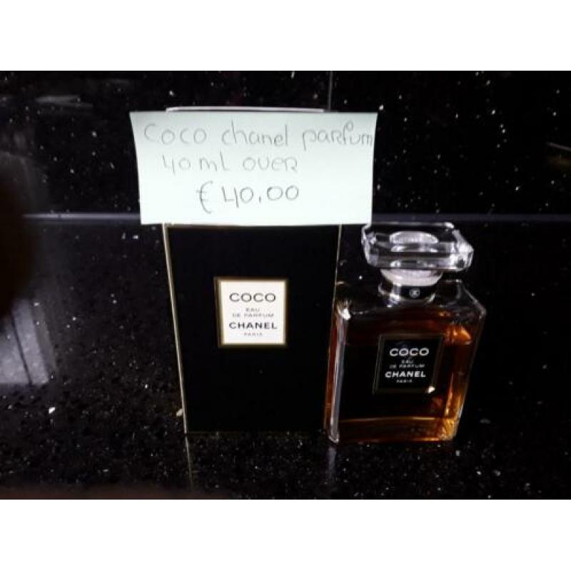 Verzameling met mooie parfums van chanel