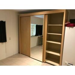 Grote kledingkast te koop