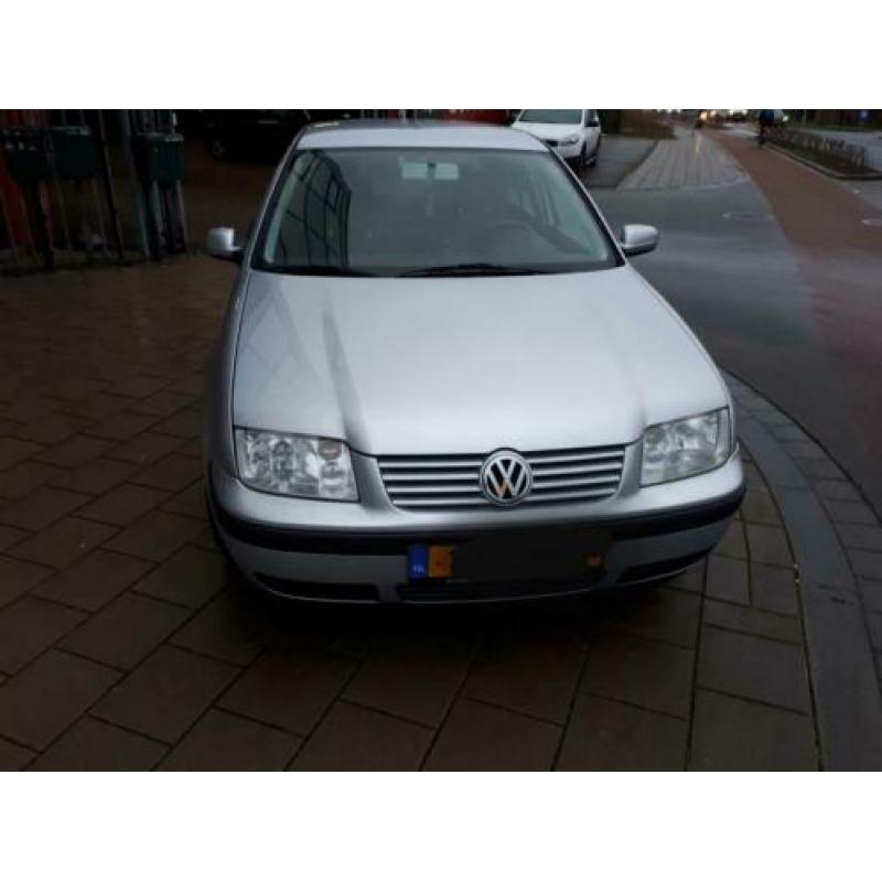 Volkswagen Bora 1.6 77KW 2001 Grijs