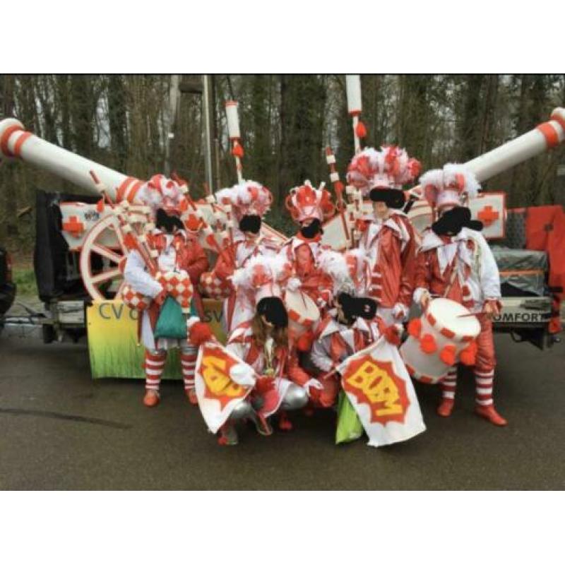 Leuke groep 13 personen, 2 confetti kanonnen &instrumenten!