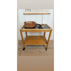 Vintage serveerwagens / trolleys