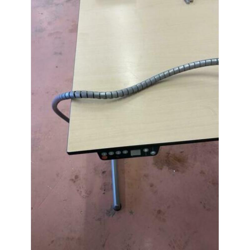 Elec verstelbaar bureau