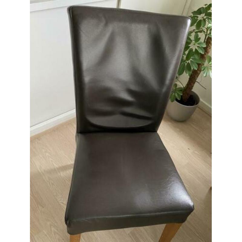 Nette Eethoek met 4 stoelen
