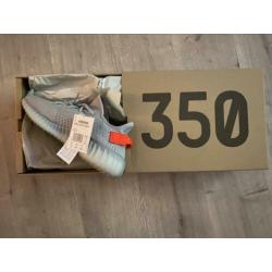 Yeezy boost tail light maat 44/us 10