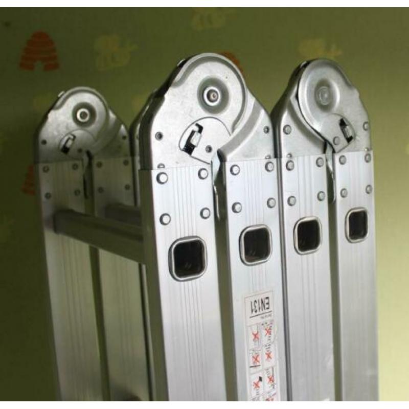 Twee aluminium multi ladders 3,6 m en 6 m