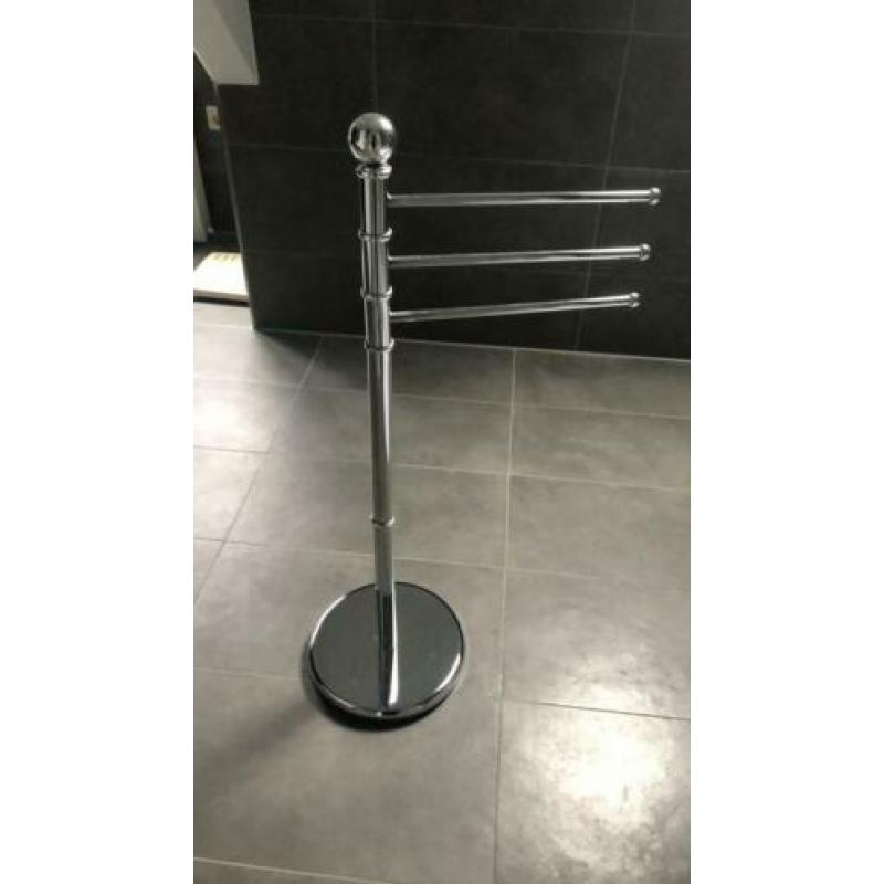 Handdoekenrek, metaal. 91cm.