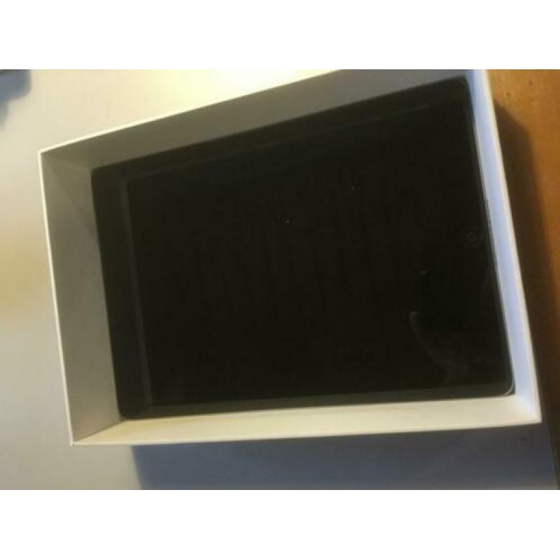 iPad Air A1474 inclusief doos, smartcase, bon, klein defect