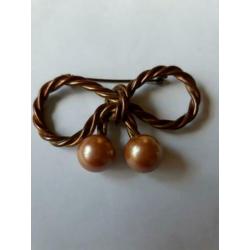 antieke strik broche met bakeliet parel kralen ca. 1910