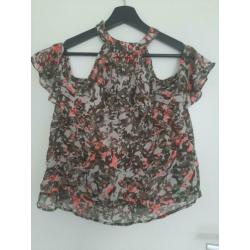 Twee off-shoulder tops maat S