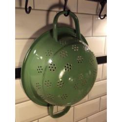 MOOI reseda groen vergiet met biezen