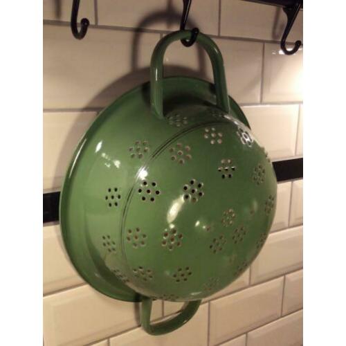 MOOI reseda groen vergiet met biezen