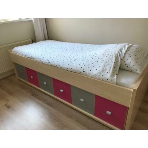 Mooi bed 90x200 met 6 lades! incl. lattenbodem