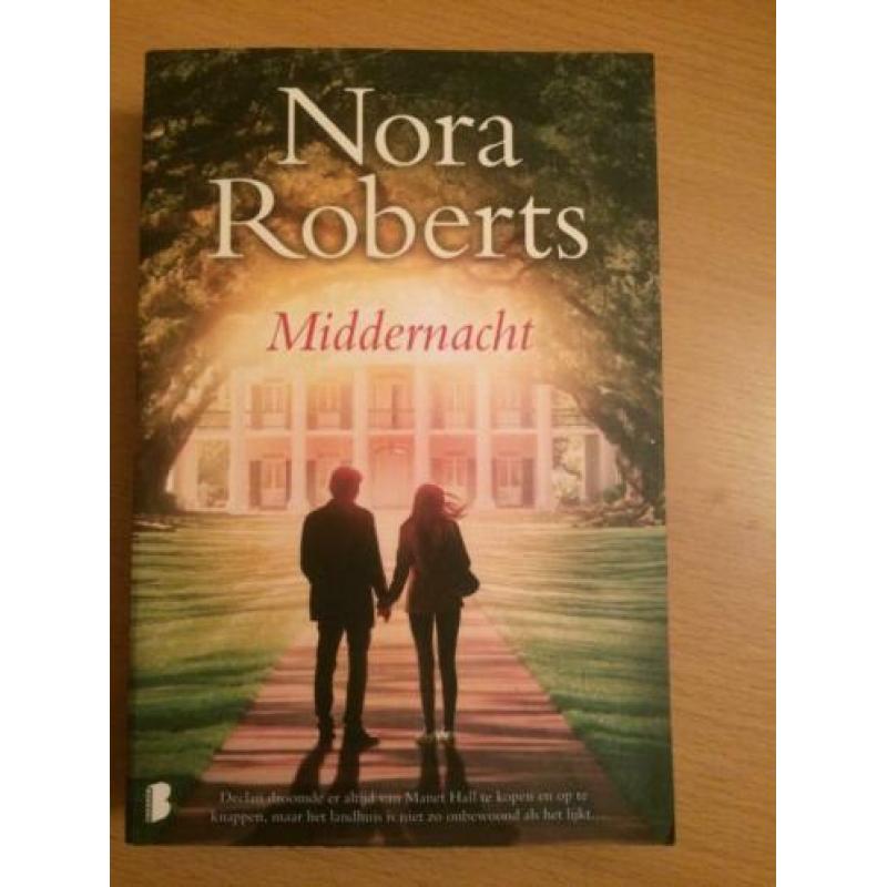 Middernacht, strandhuis, schilder, nachtmuziek Nora Roberts