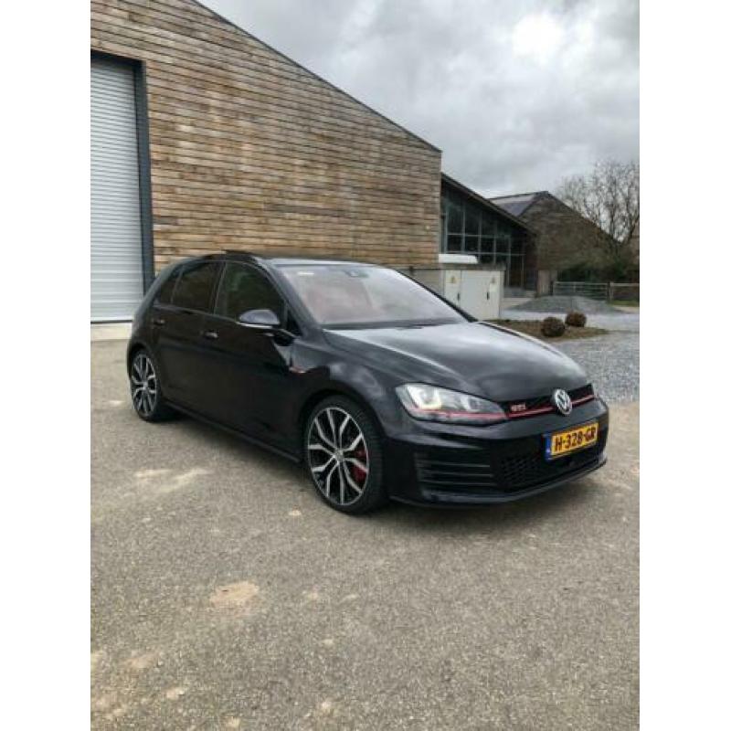 Volkswagen Golf 7 GTI PERFORMANCE Full Option