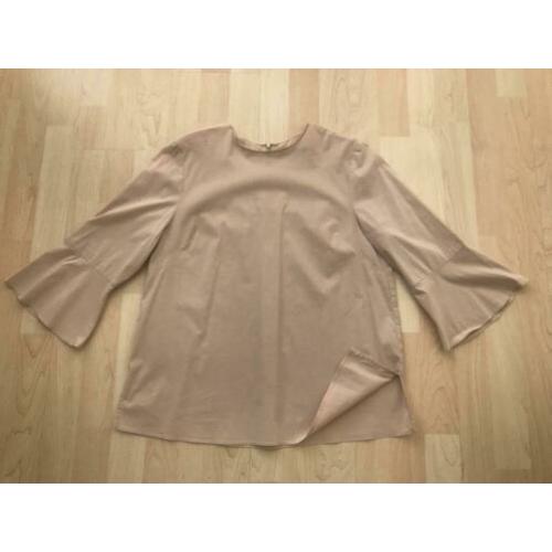 Zara - Beige top met trompet mouwen maat M