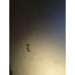 iPad Air A1474 inclusief doos, smartcase, bon, klein defect