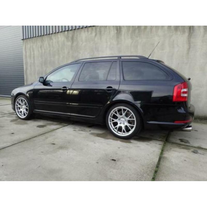 Skoda Octavia Combi 2.0 TFSI RS Navigatie, airco, LMV