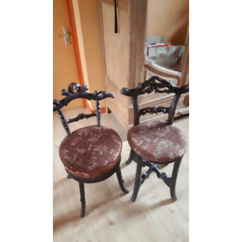 2 antieke stoeltjes zie beschrijving