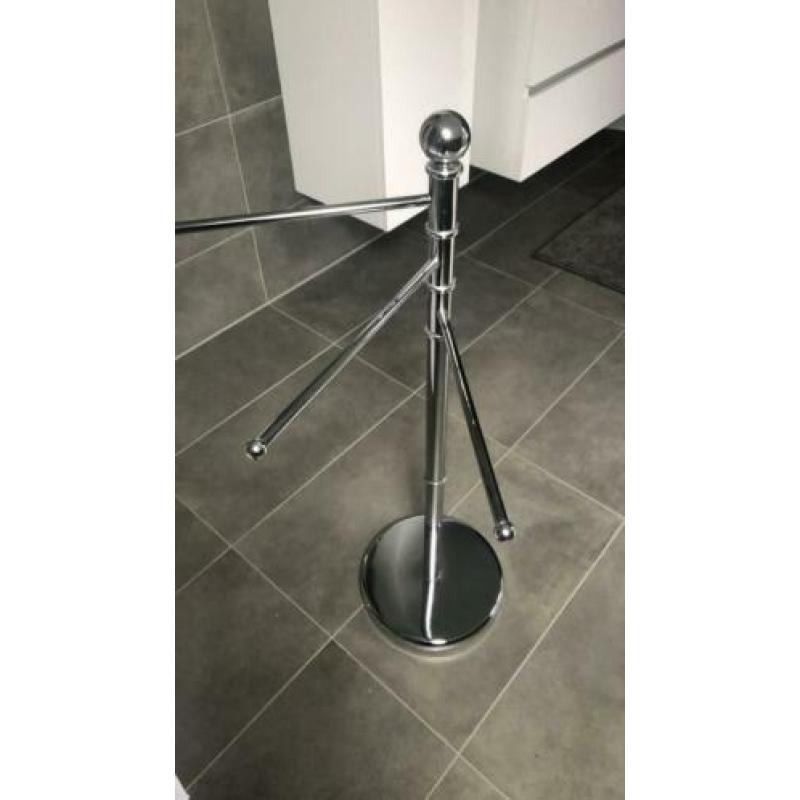 Handdoekenrek, metaal. 91cm.