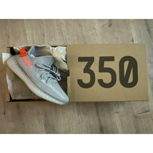 Yeezy boost tail light maat 44/us 10