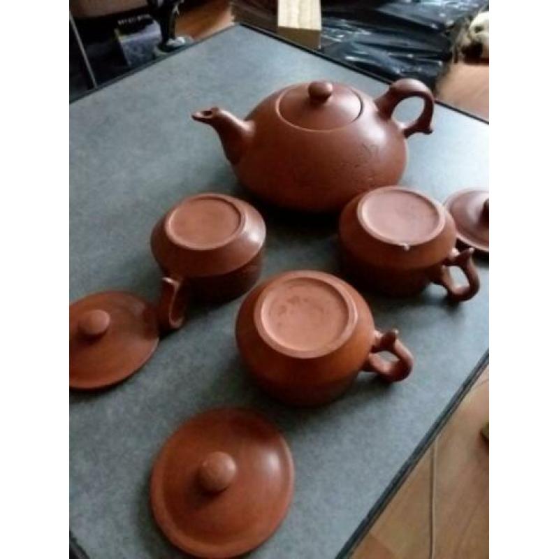 Mooie chinese set theepot en potjes bij