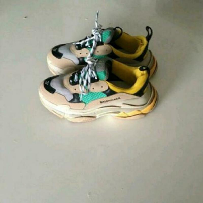 Balenciaga's triple S maat 37
