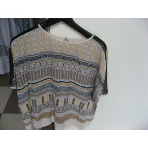 leuke top met print en gehaakte shouders, mt 42/44