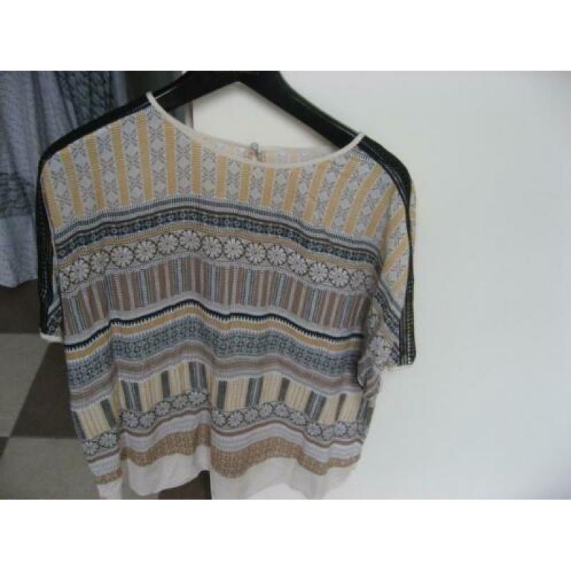 leuke top met print en gehaakte shouders, mt 42/44