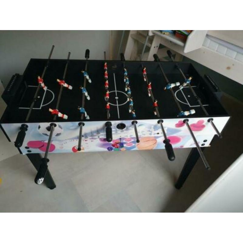 Voetbaltafel en pooltafel in 1