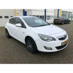 Opel Astra 1.4 Turbo Cosmo PDC v/a, BI-XENON, CLIMA, TRHK.