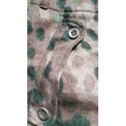 Dot camo broek.