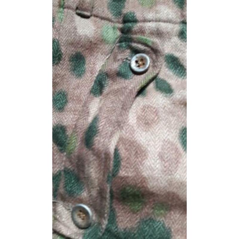 Dot camo broek.