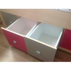 Mooi bed 90x200 met 6 lades! incl. lattenbodem
