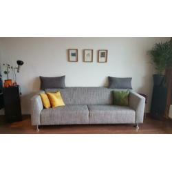 Hele mooie grijze 3zits bank, strak design z.g.a.n.