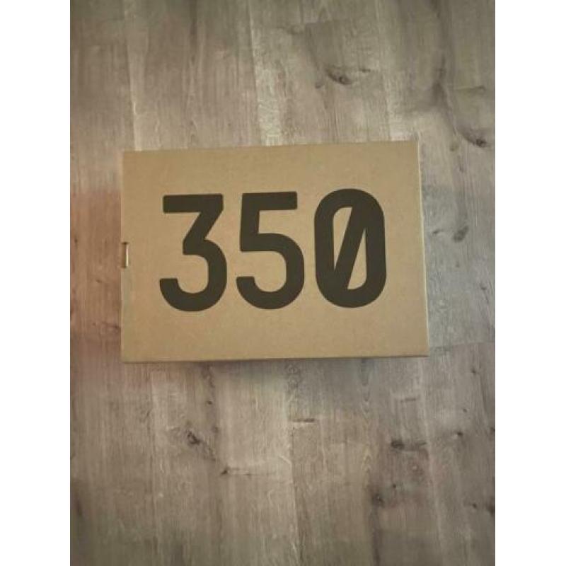 Yeezy boost tail light maat 44/us 10