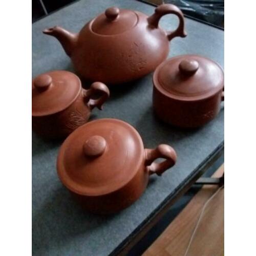 Mooie chinese set theepot en potjes bij