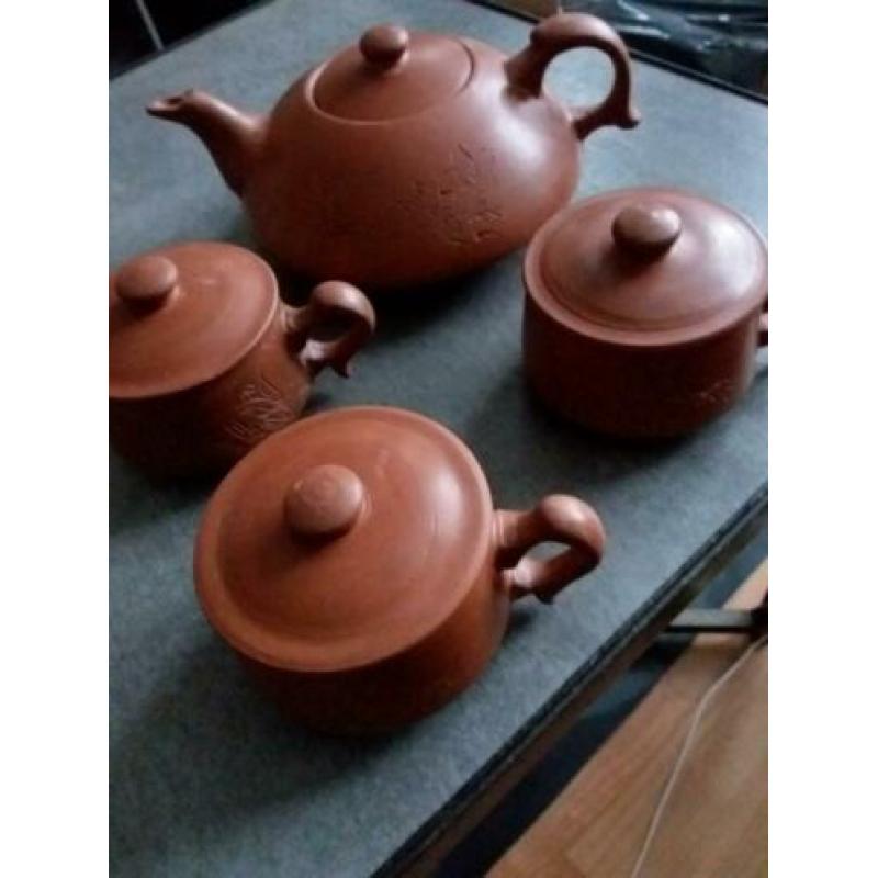 Mooie chinese set theepot en potjes bij