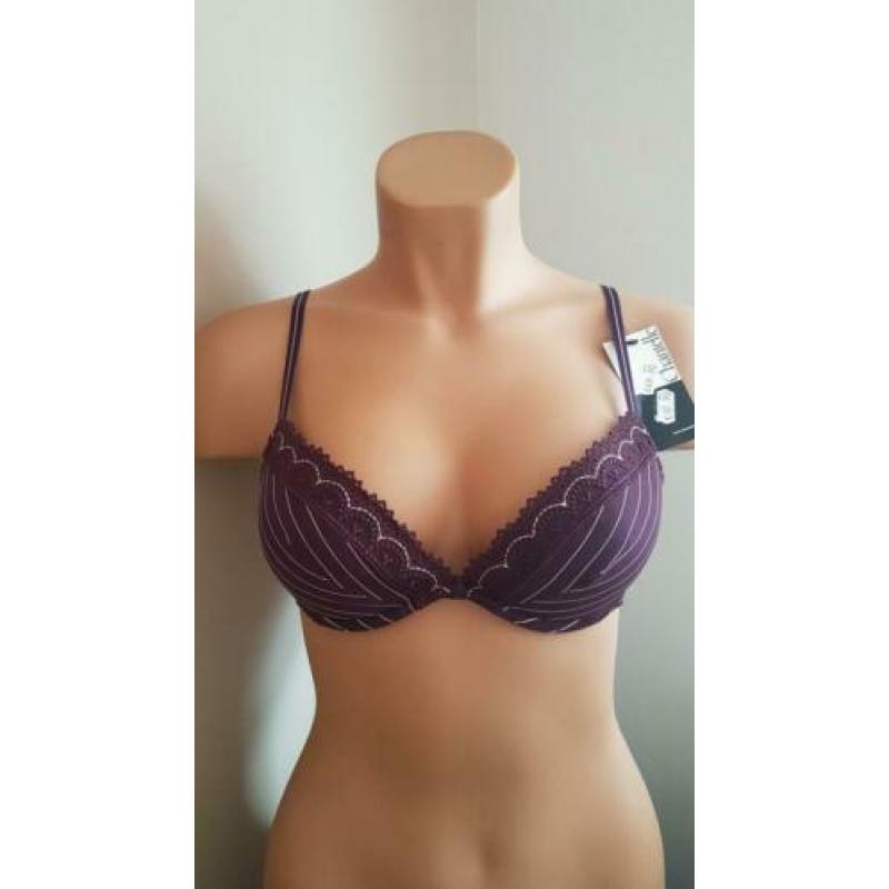 New Chantelle set 75B/pants 42