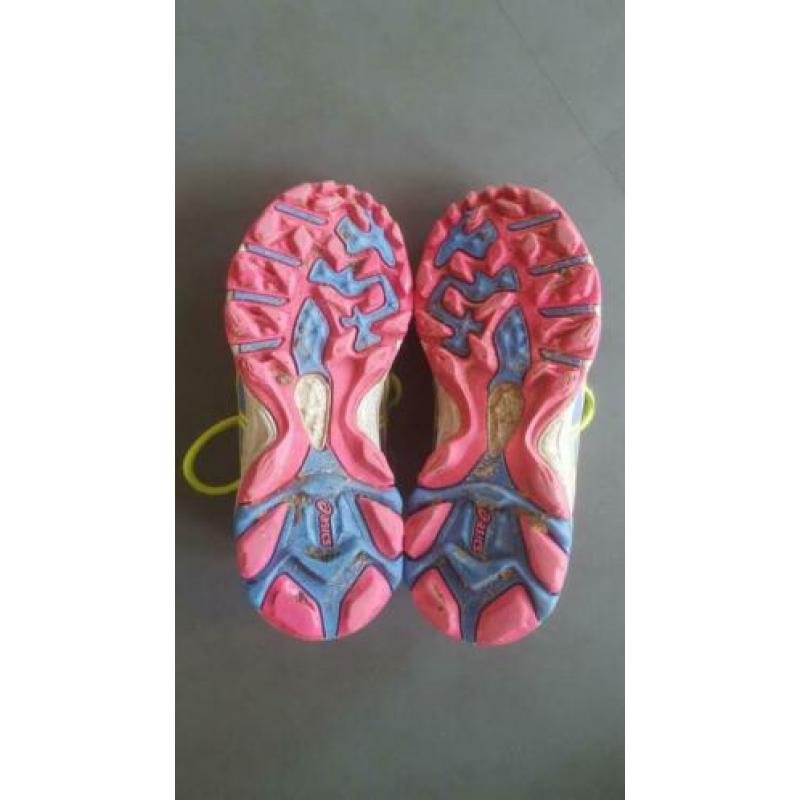 Asics hockeyschoenen kunstgras veld mt 34,5 in goede staat!