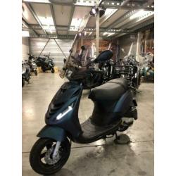 Piaggio Zip Mat Kameleon 25km snor BJ07-2017 KM:12406 €1450,