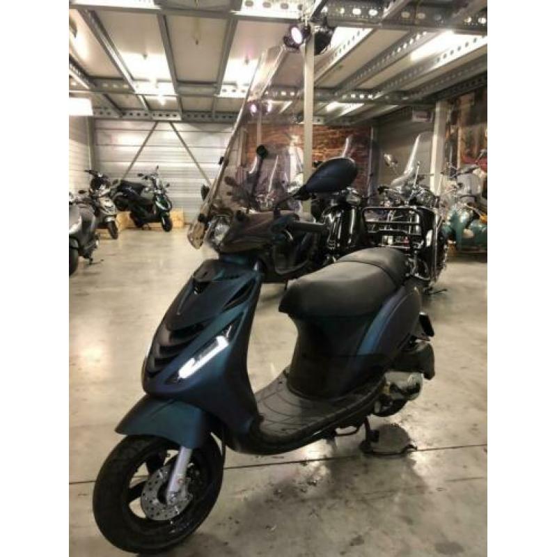 Piaggio Zip Mat Kameleon 25km snor BJ07-2017 KM:12406 €1450,