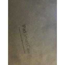 iPad Air A1474 inclusief doos, smartcase, bon, klein defect