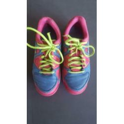Asics hockeyschoenen kunstgras veld mt 34,5 in goede staat!