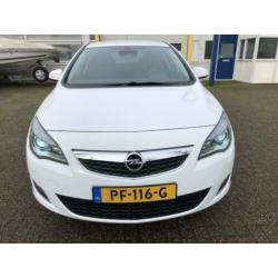 Opel Astra 1.4 Turbo Cosmo PDC v/a, BI-XENON, CLIMA, TRHK.
